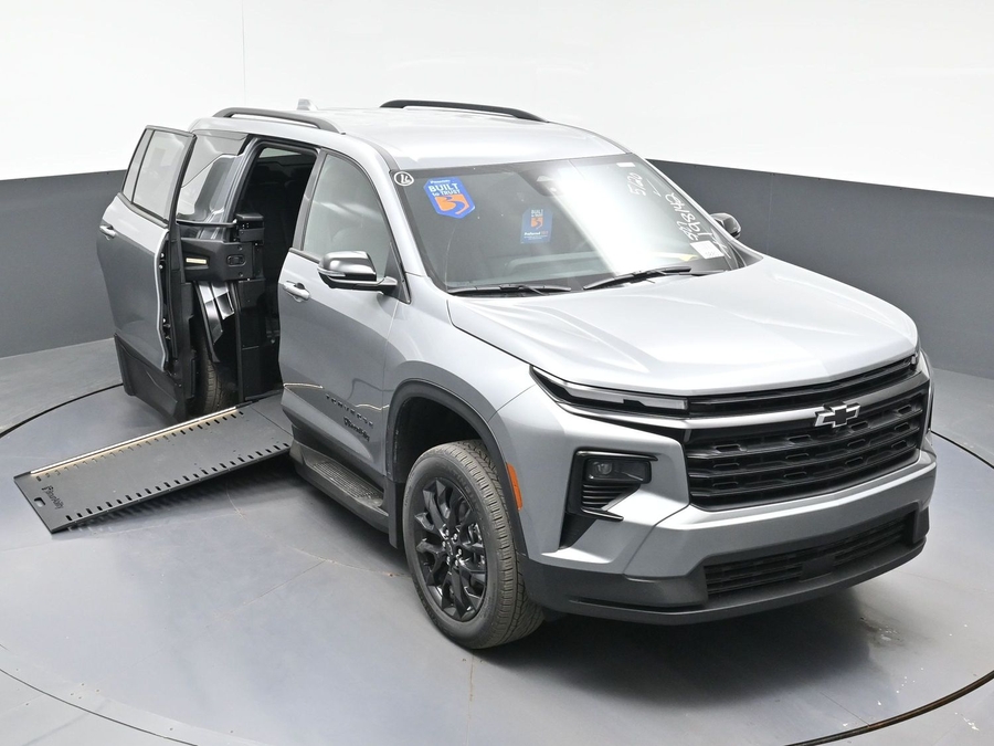 New 2026 Chevrolet Traverse 1LT Midnight - BraunAbility Side Entry Entry In Floor Automatic Ramp
