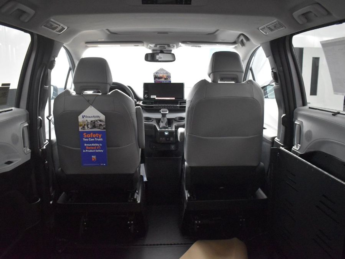 2025 TOYOTA SIENNA - Image 16