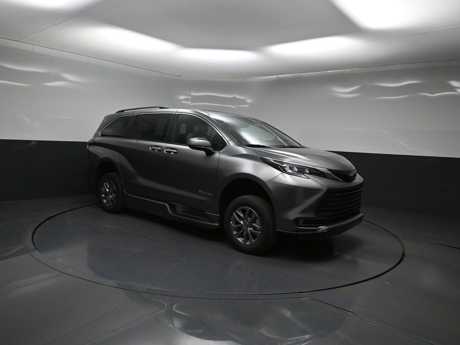 New 2026 Toyota Sienna Hybrid XLE Add - BraunAbility Side Entry Entry Fold Out Automatic Ramp