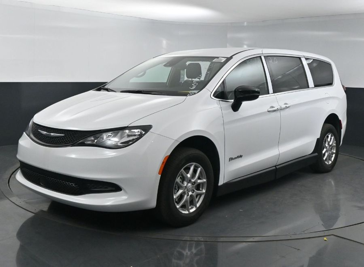 2025 CHRYSLER VOYAGER - Image 3