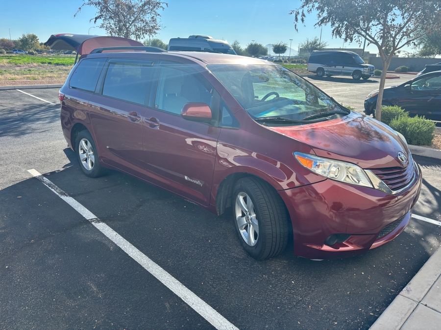 Used 2015 Toyota Sienna LE - BraunAbility Rear Entry Entry Fold Out Automatic Ramp
