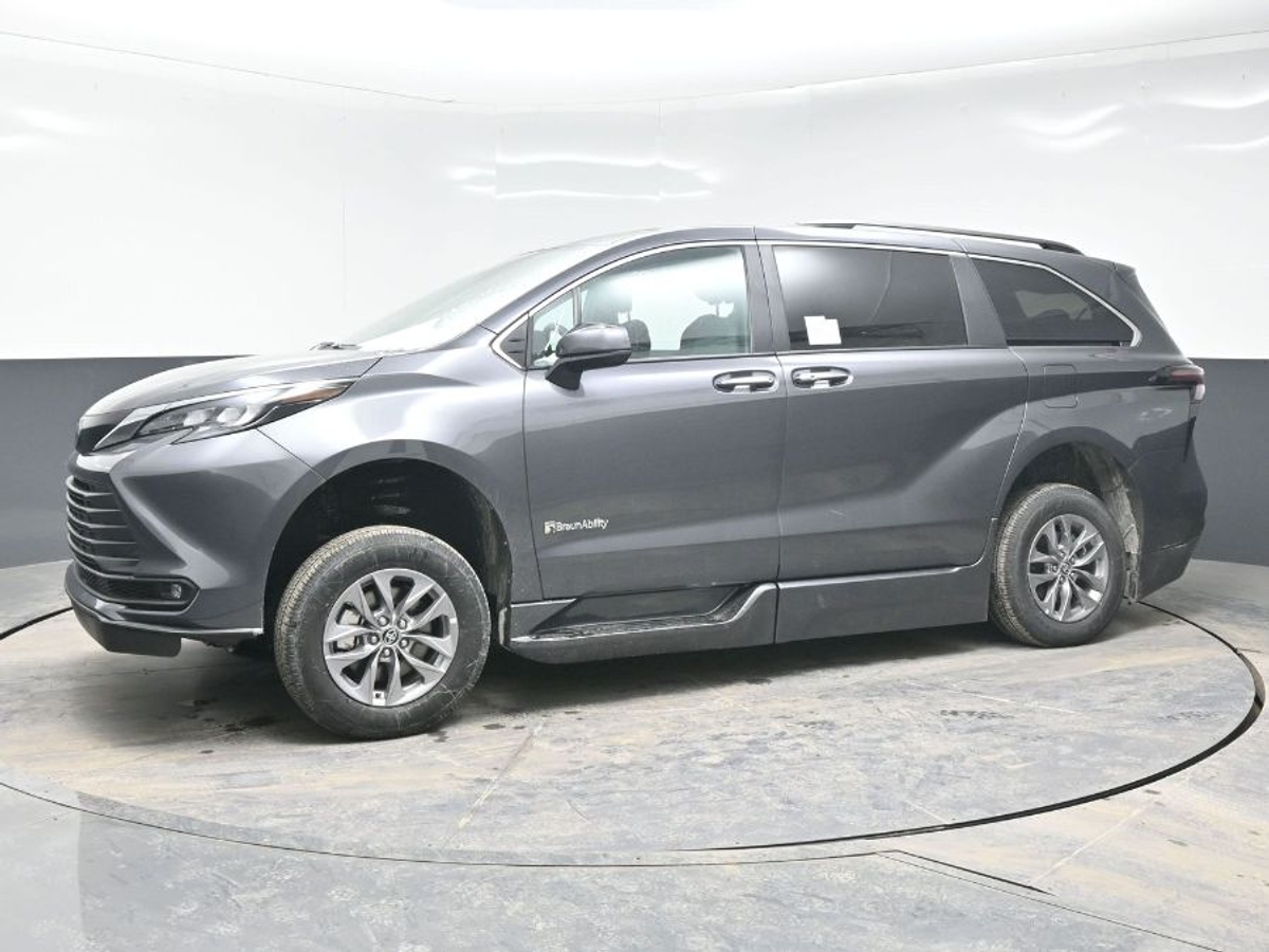 2025 TOYOTA SIENNA - Image 1