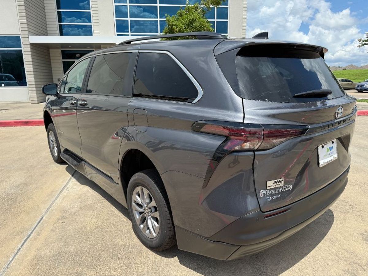 Toyota Sienna gris imagen número 4