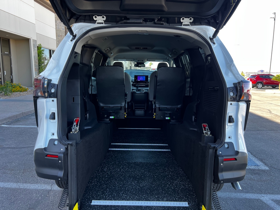 New 2026 Toyota Sienna Hybrid LE w swivel 2nd row - Vantage Mobility Commercial Rear Entry Entry Fold Out Manual Ramp