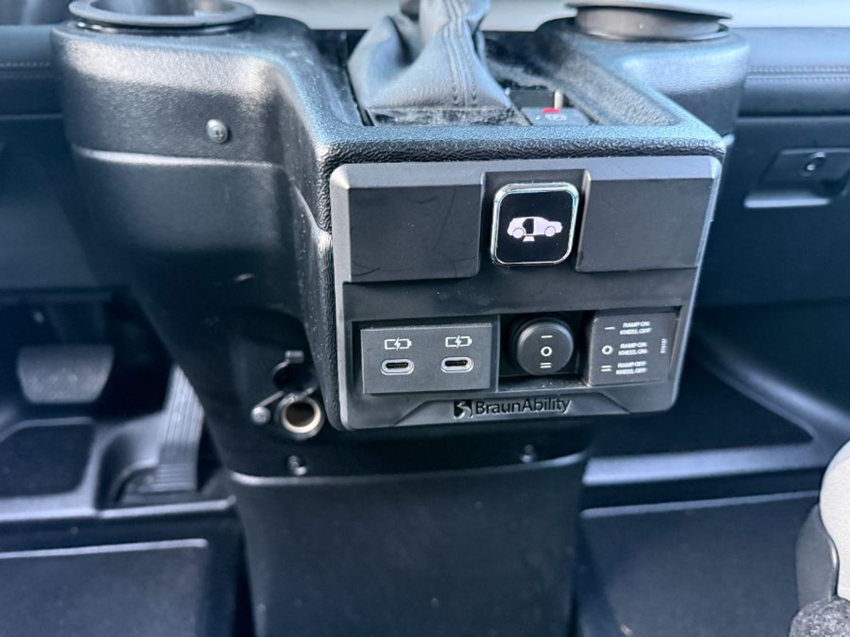 2025 TOYOTA SIENNA - Image 19