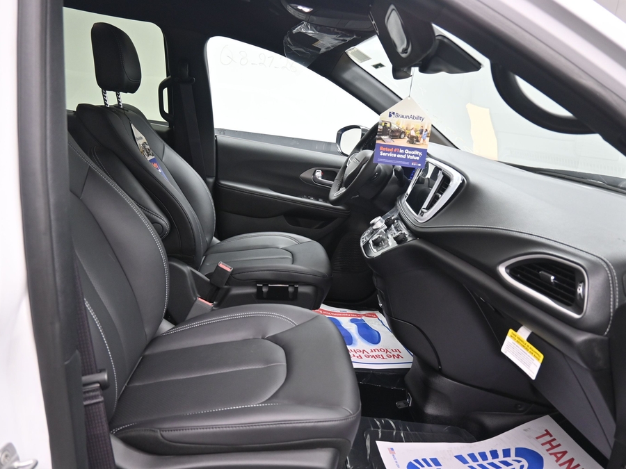 New 2027 Chrysler Pacifica Select Safety - BraunAbility Side Entry Fold Out Automatic Ramp