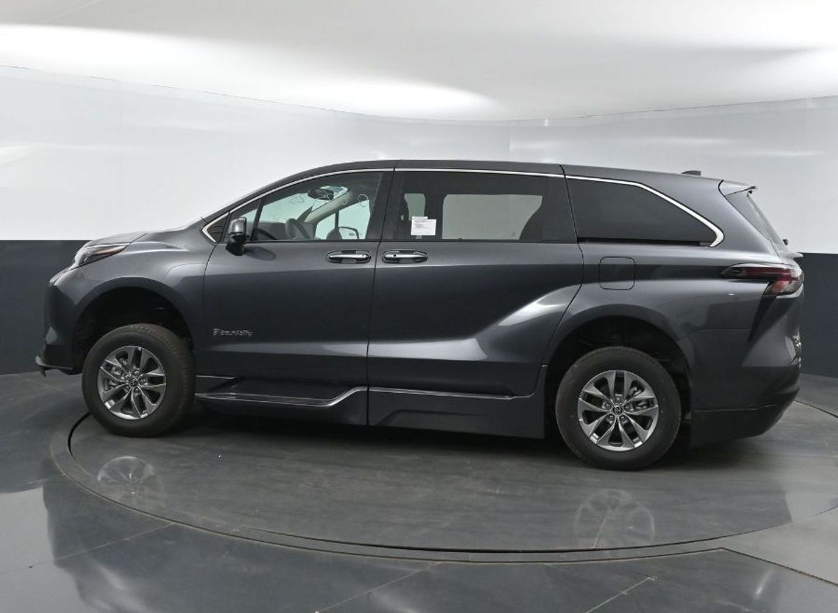 2025 TOYOTA SIENNA - Image 5