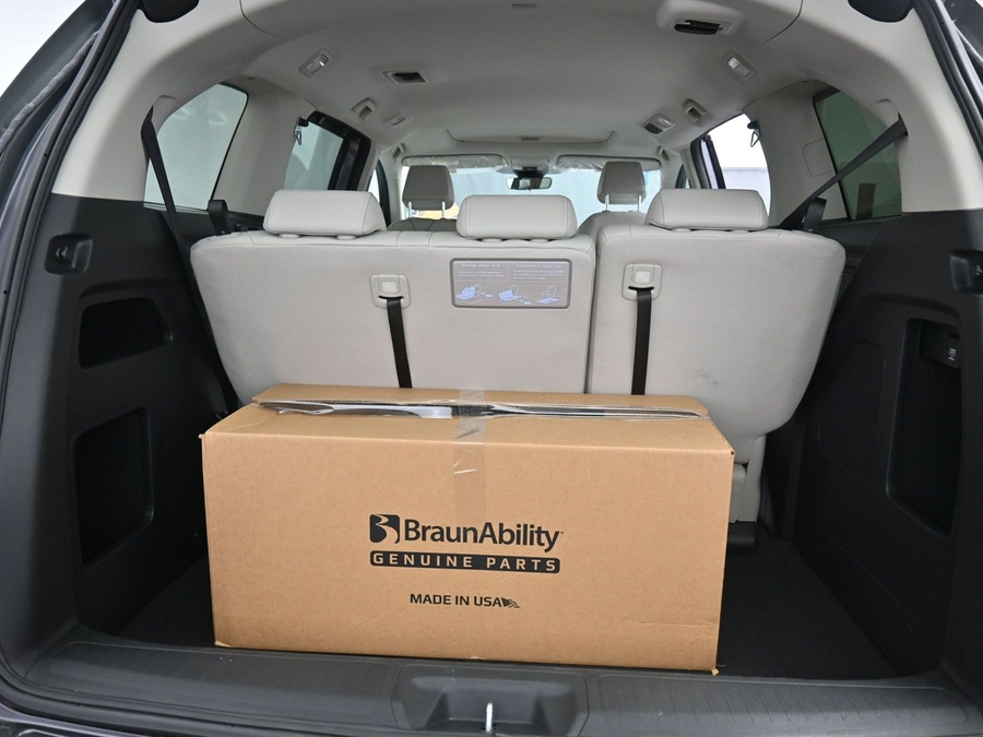 Grey Honda Odyssey image number 9