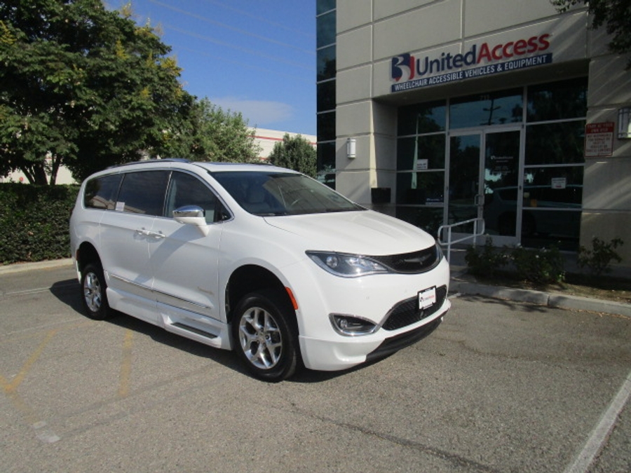 Used 2017 Chrysler Pacifica Limited - BraunAbility Side Entry Fold Out Automatic Ramp