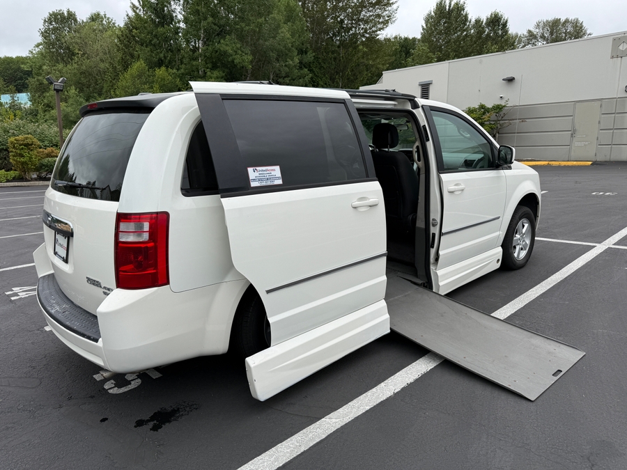 Used 2010 Dodge Grand Caravan SXT - VMI Side Entry In Floor Automatic Ramp