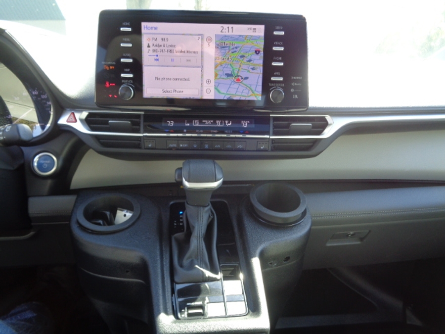 Used 2024 Toyota Sienna Hybrid XLE Plus - BraunAbility Side Entry Entry Fold Out Automatic Ramp