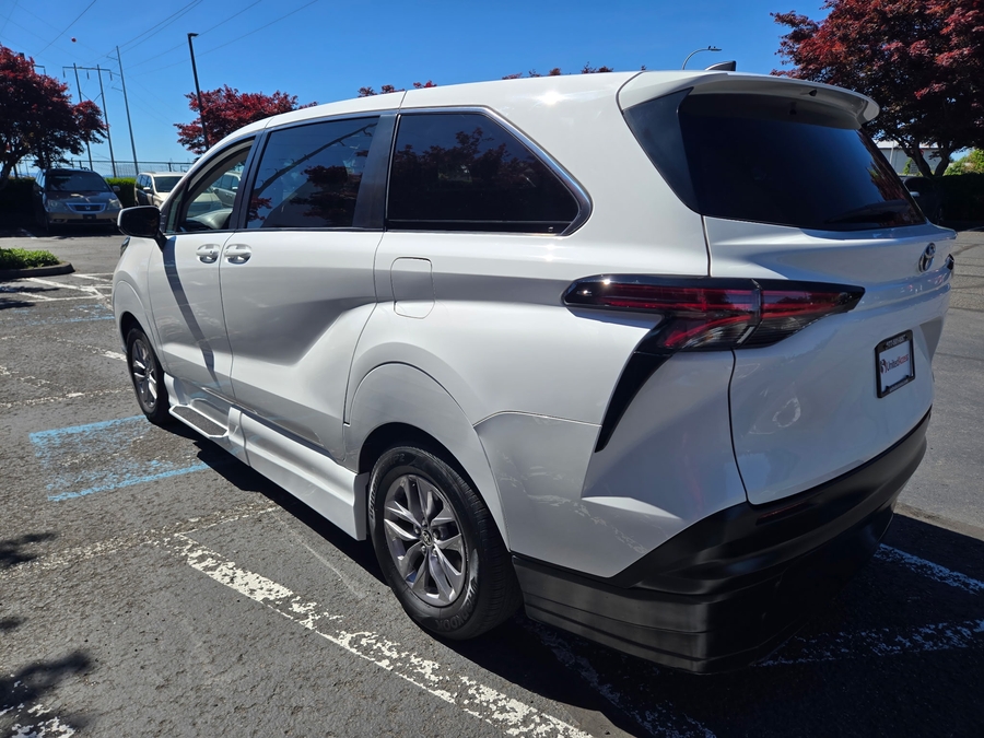 Used 2021 Toyota Sienna Hybrid LE AWD - Vantage Mobility Commercial Side Entry In Floor Manual Ramp