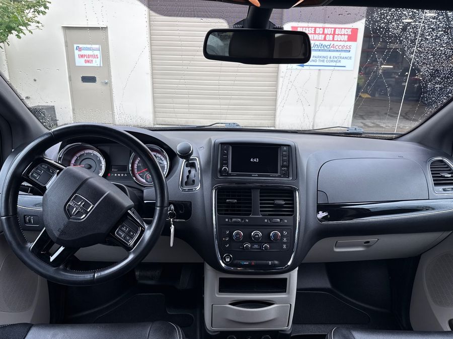 Used 2019 Dodge Grand Caravan SXT - BraunAbility Side Entry Entry Fold Out Automatic Ramp