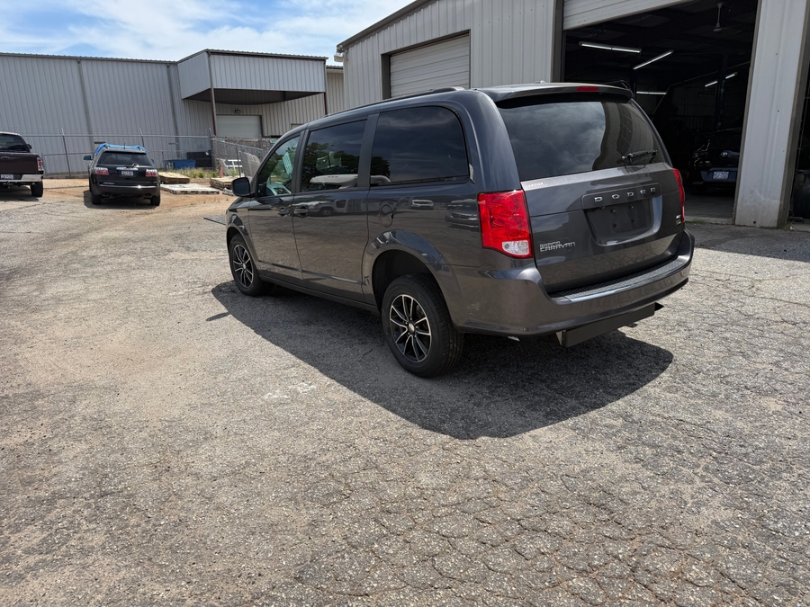 Grey Dodge Grand Caravan image number 9