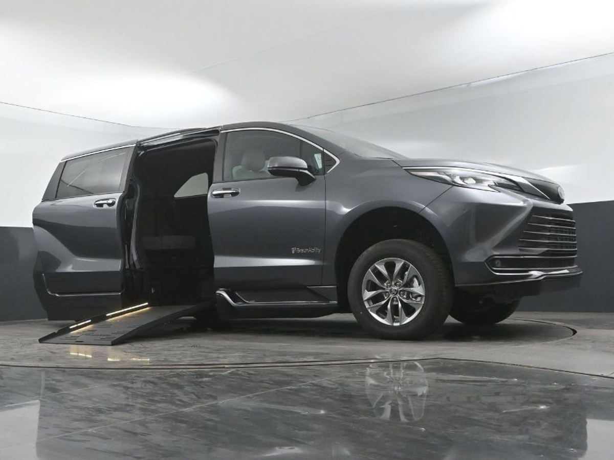 2025 TOYOTA SIENNA - Image 18