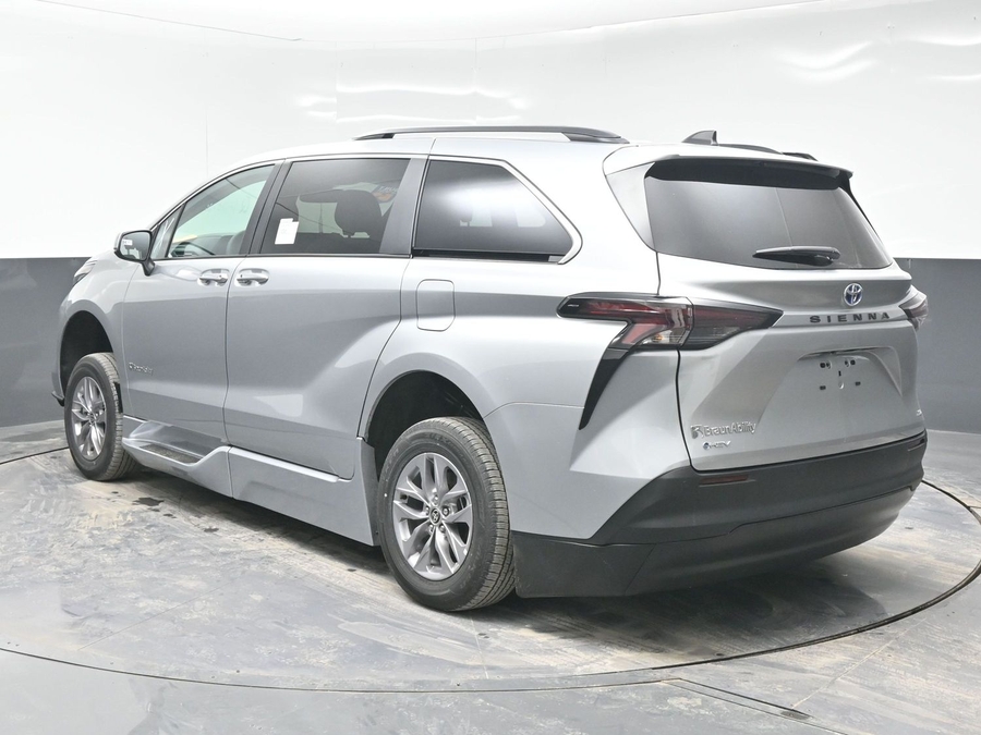 New 2025 Toyota Sienna Hybrid XLE Plus - BraunAbility Side Entry Entry In Floor Automatic Ramp