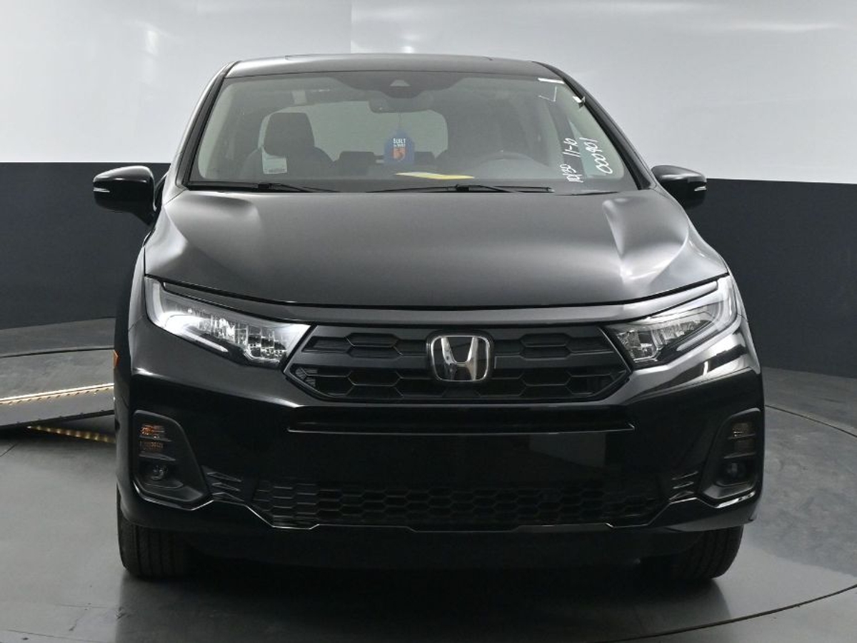 Black Honda Odyssey image number 17