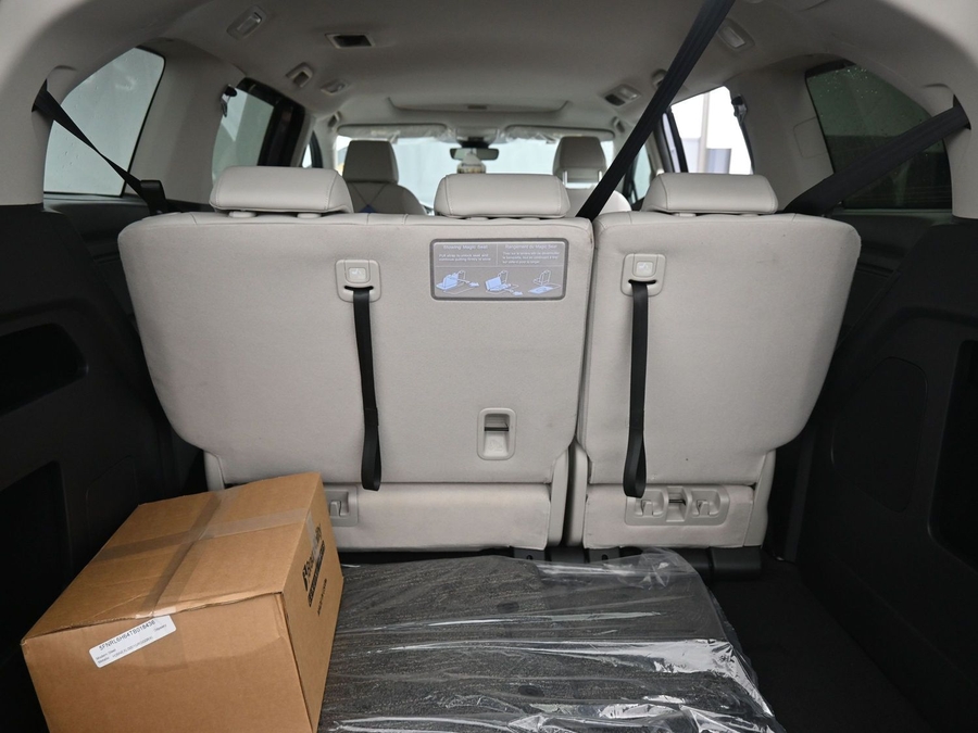 Grey Honda Odyssey image number 11