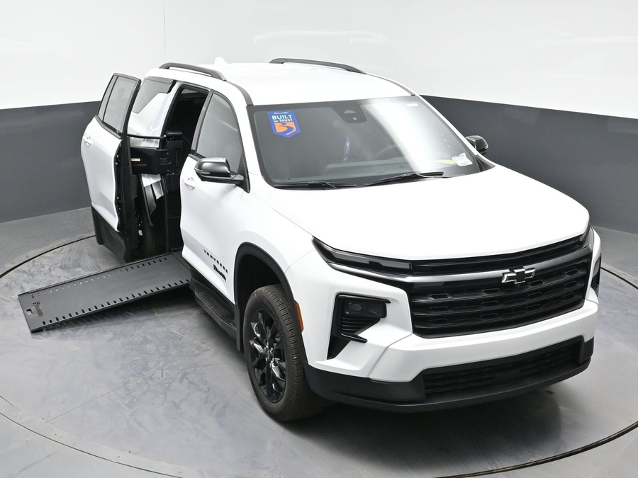 New 2025 Chevrolet Traverse 1LT Midnight - BraunAbility Side Entry Entry In Floor Automatic Ramp