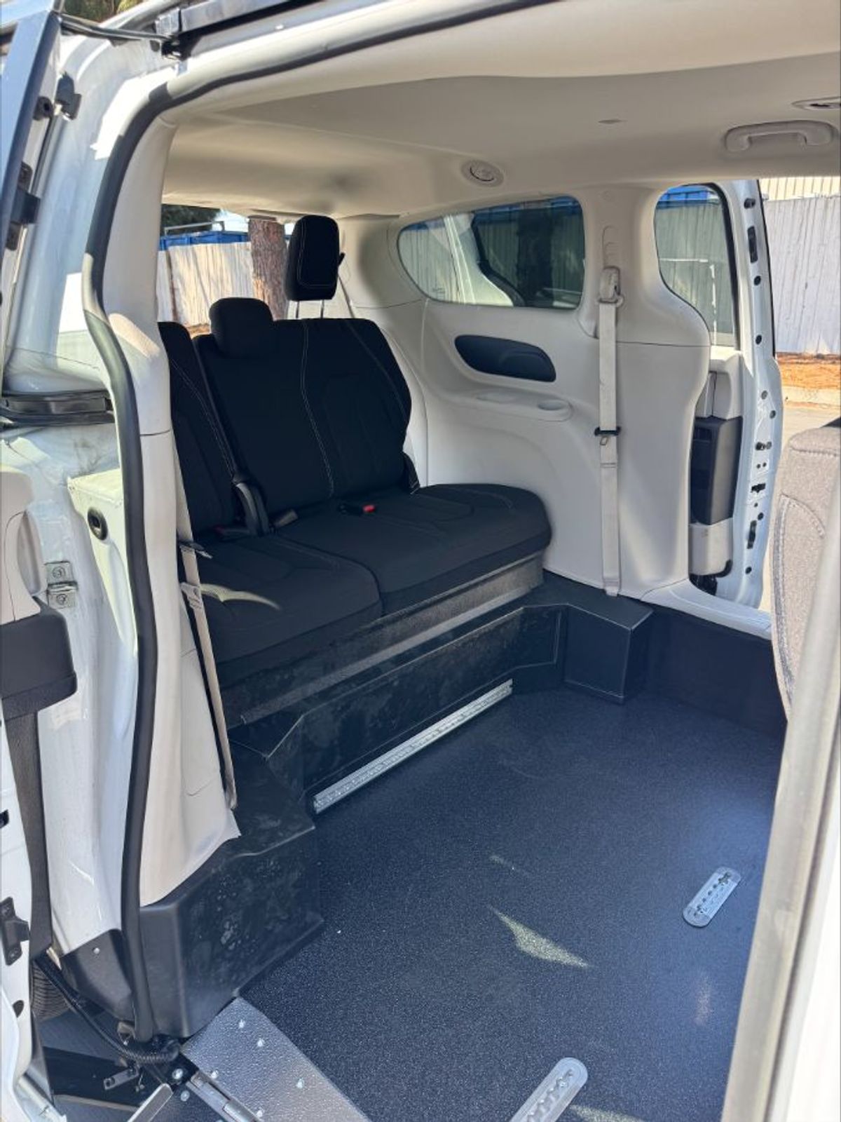 2024 CHRYSLER VOYAGER - Image 8