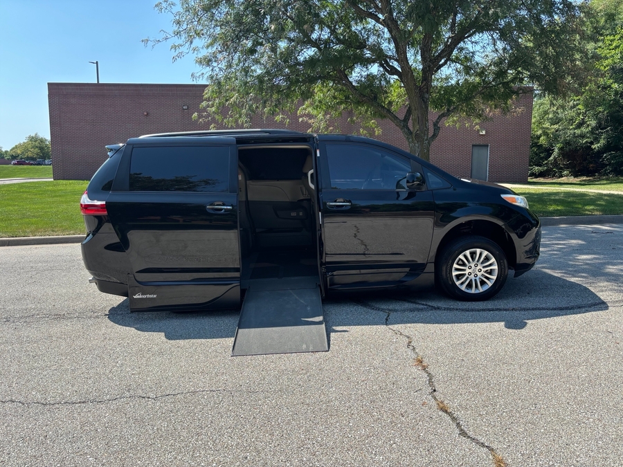 Used 2017 Toyota Sienna XLE - VMI Side Entry In Floor Automatic Ramp