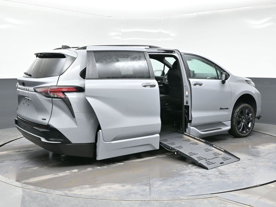 New 2026 Toyota Sienna Hybrid XSE Sport - BraunAbility Side Entry Entry Fold Out Automatic Ramp