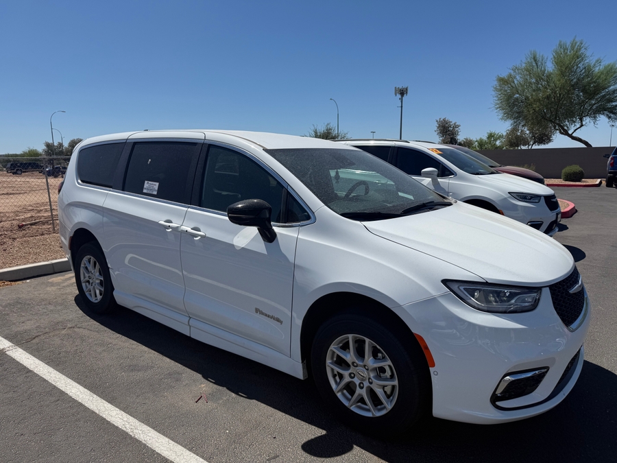 Used 2025 Chrysler Pacifica Select Safety - BraunAbility Side Entry Fold Out Automatic Ramp