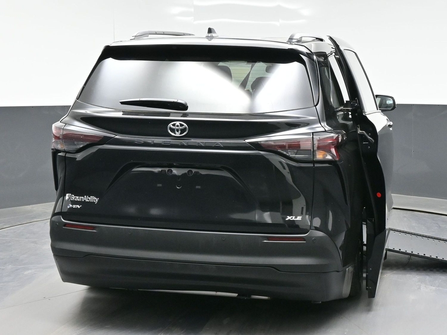 Black Toyota Sienna image number 3