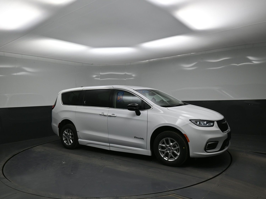 Used 2024 Chrysler Pacifica Touring L - BraunAbility Side Entry Entry Fold Out Automatic Ramp
