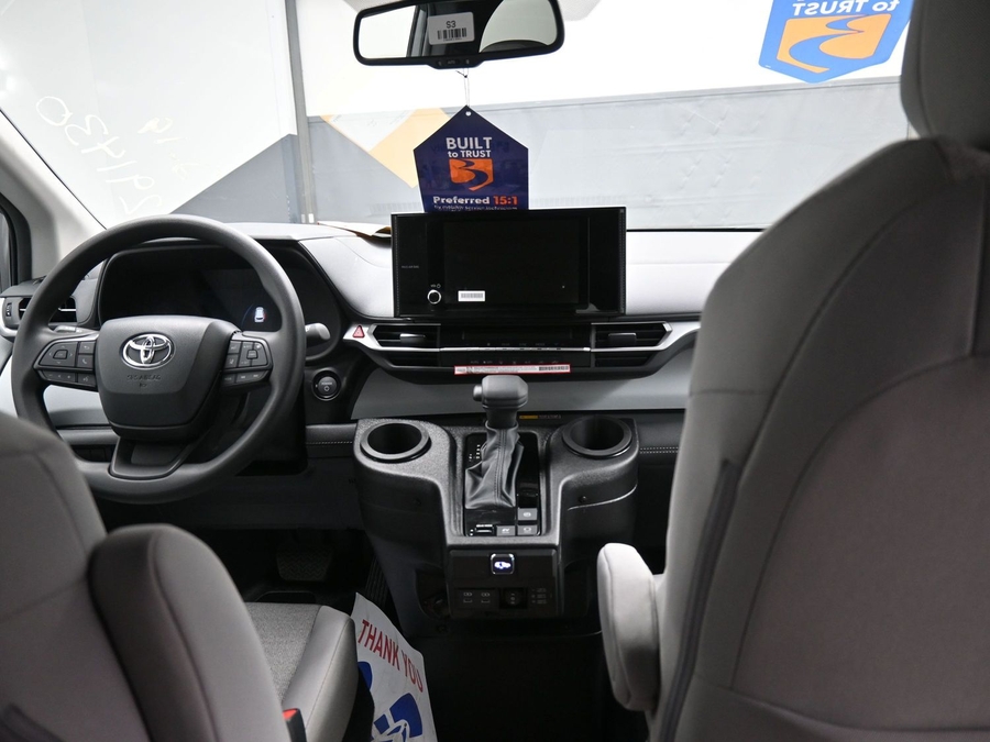 New 2026 Toyota Sienna Hybrid LE - BraunAbility Side Entry Fold Out Automatic Ramp