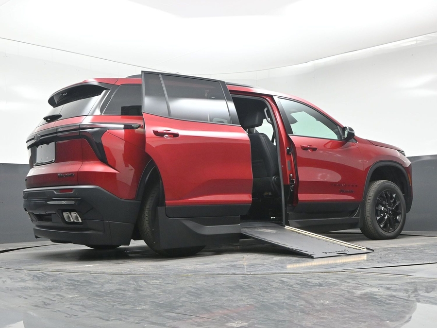 New 2026 Chevrolet Traverse 1LT Midnight - BraunAbility Side Entry In Floor Automatic Ramp
