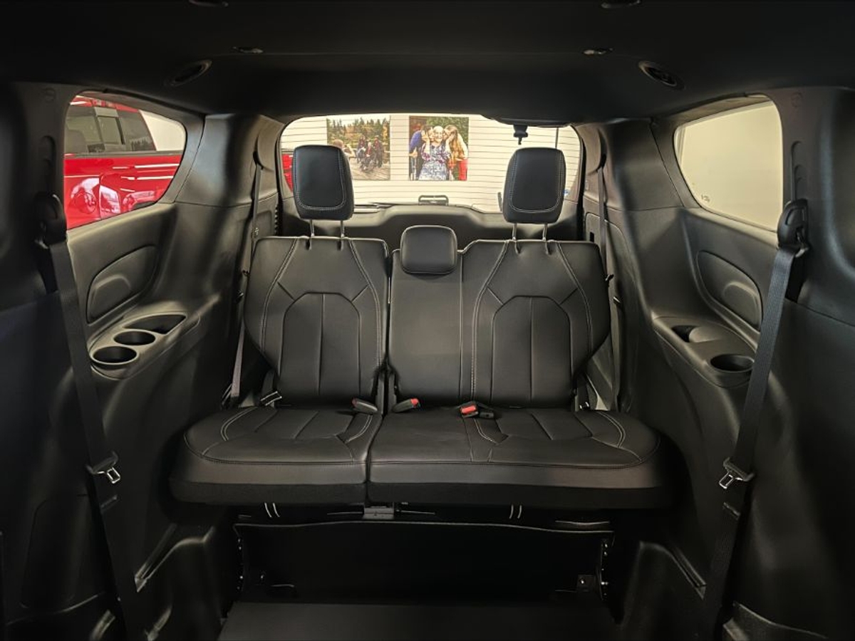 2025 CHRYSLER PACIFICA - Image 18
