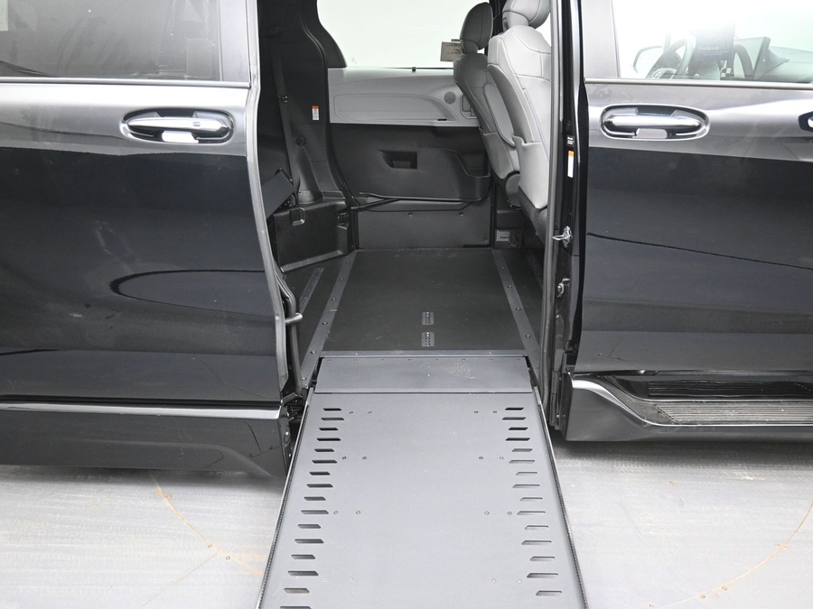 Black Toyota Sienna image number 12