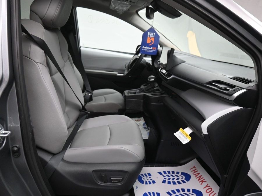 New 2026 Toyota Sienna Hybrid XLE Base - BraunAbility Side Entry Entry Fold Out Automatic Ramp