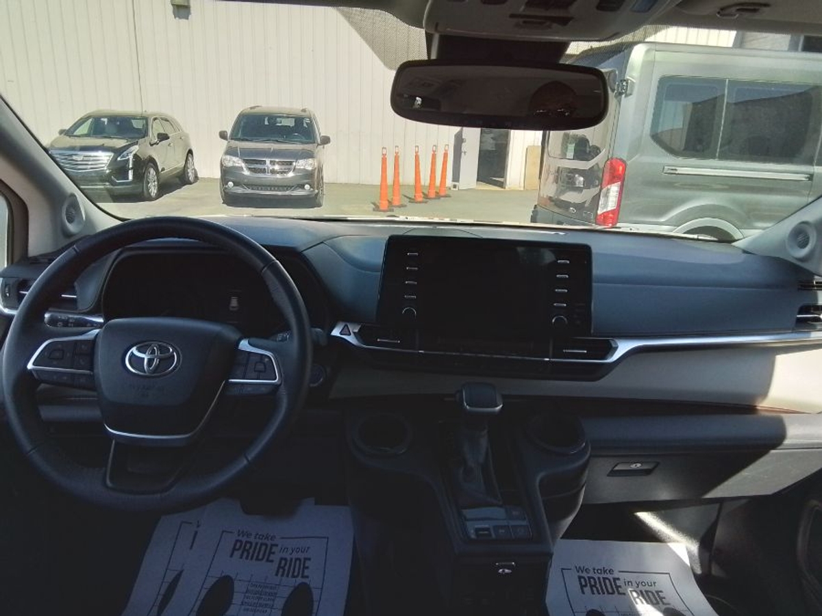 2024 TOYOTA SIENNA - Image 9