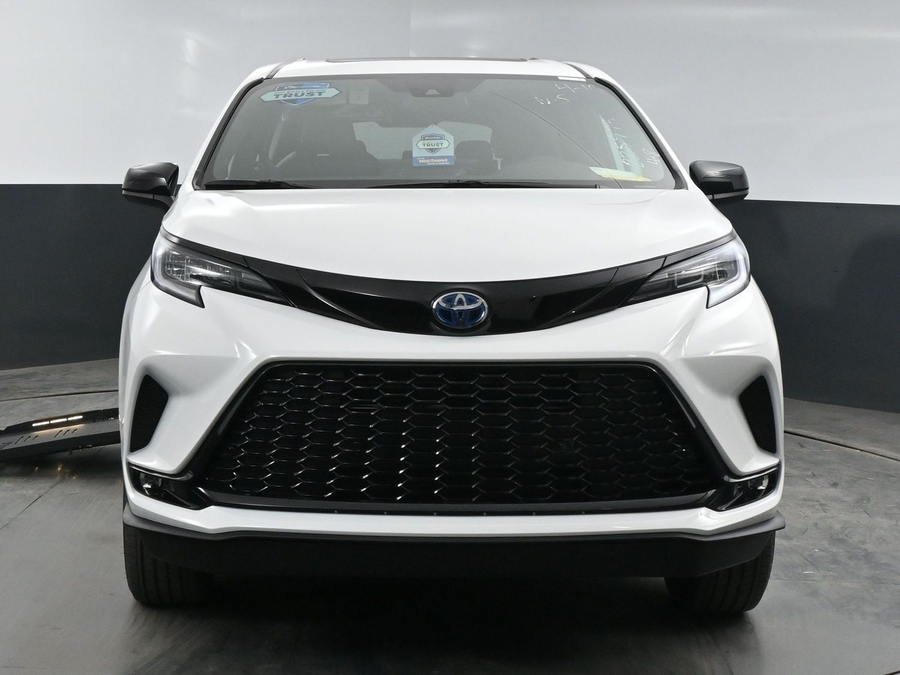 New 2025 Toyota Sienna Hybrid LE - BraunAbility Side Entry Entry Fold Out Automatic Ramp