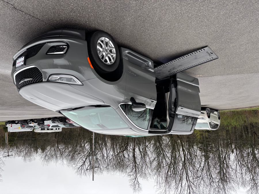 Used 2023 Chrysler Pacifica Touring L Safety - BraunAbility Side Entry Entry In Floor Automatic Ramp
