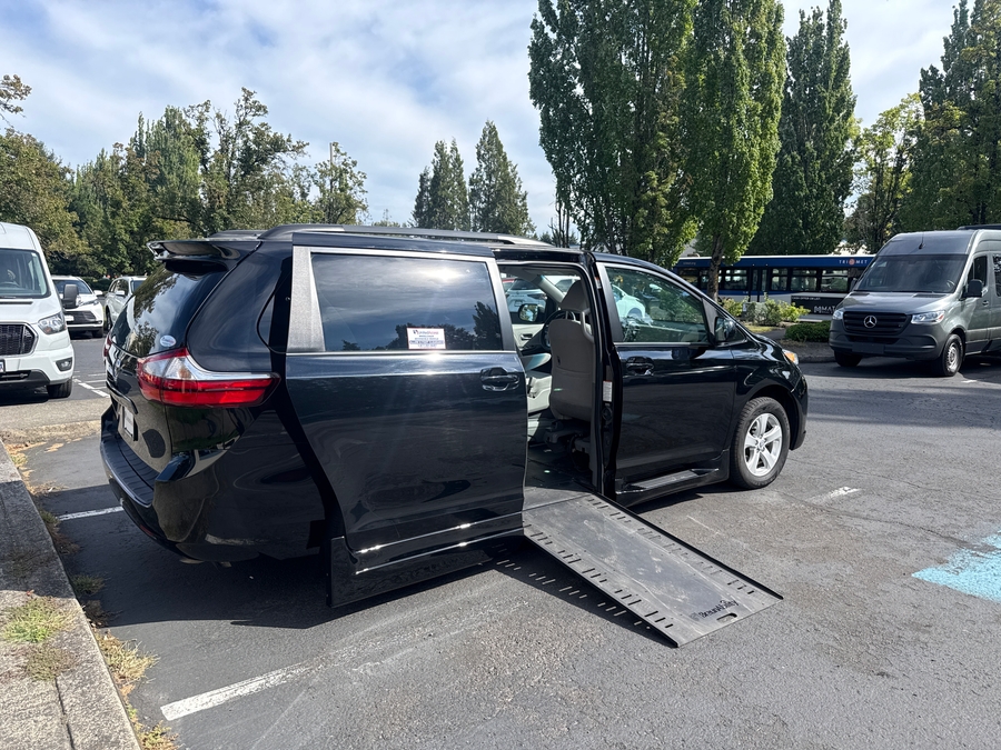 Used 2017 Toyota Sienna LE - BraunAbility Side Entry Fold Out Automatic Ramp