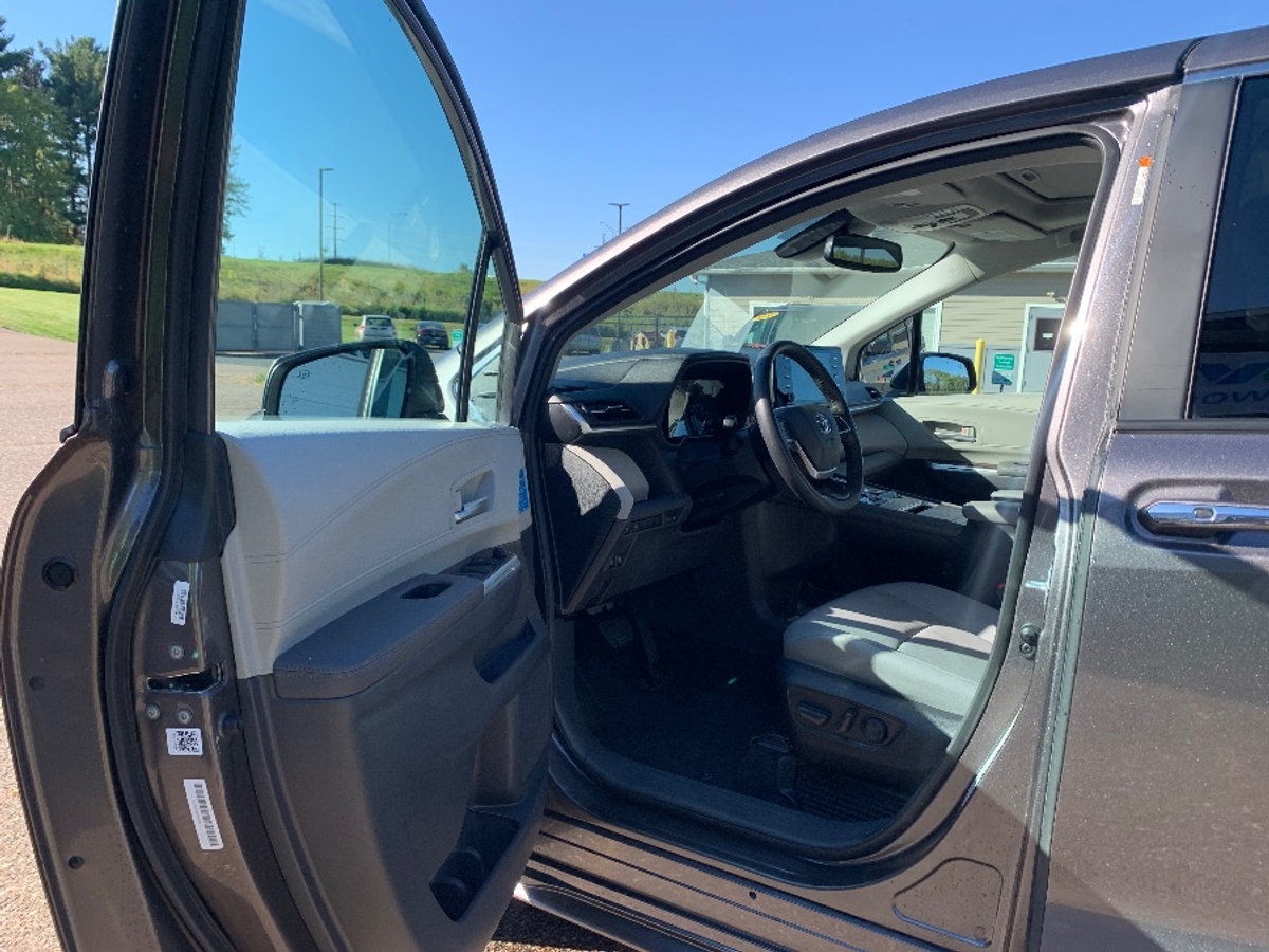 2024 TOYOTA SIENNA - Image 2