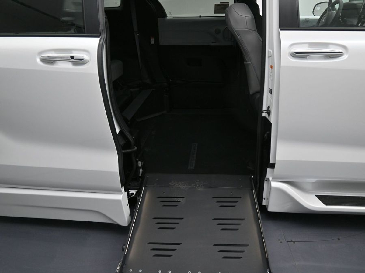 2025 TOYOTA SIENNA - Image 20