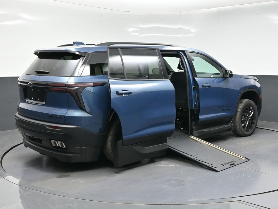 New 2026 Chevrolet Traverse 1LT Midnight - BraunAbility Side Entry In Floor Automatic Ramp