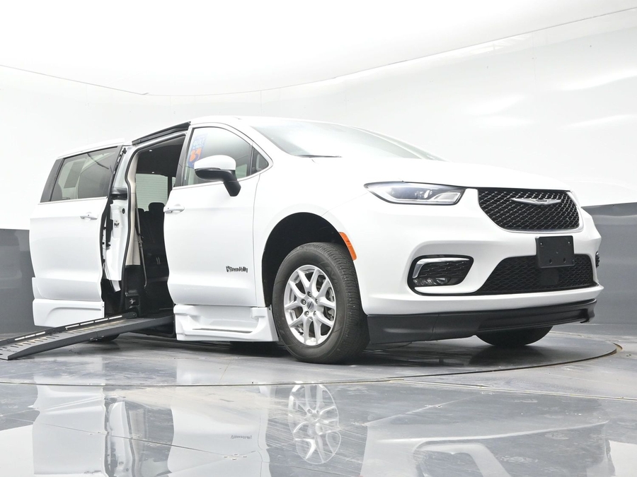 Used 2023 Chrysler Pacifica Touring L - BraunAbility Side Entry Fold Out Automatic Ramp