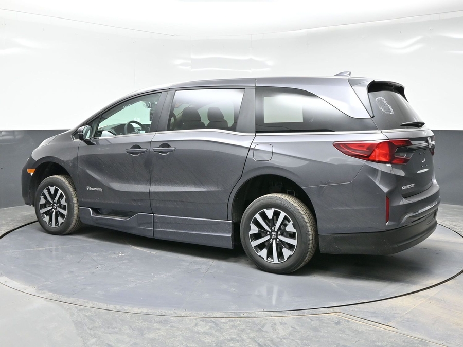 Grey Honda Odyssey image number 3