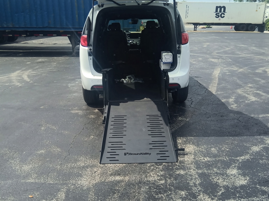 2026 Chrysler Voyager LX's photo