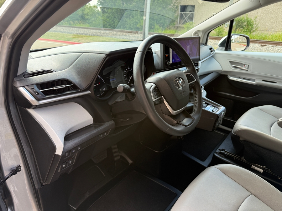 Used 2025 Toyota Sienna Hybrid XLE - BraunAbility Side Entry Entry Fold Out Automatic Ramp