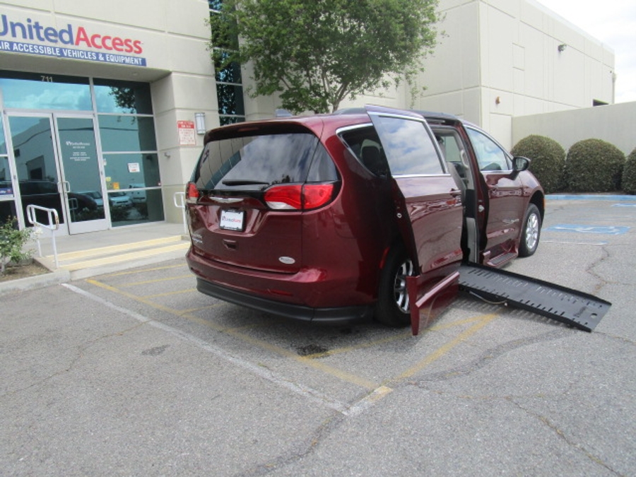 Used 2021 Chrysler Voyager LXi - BraunAbility Side Entry Entry Fold Out Automatic Ramp