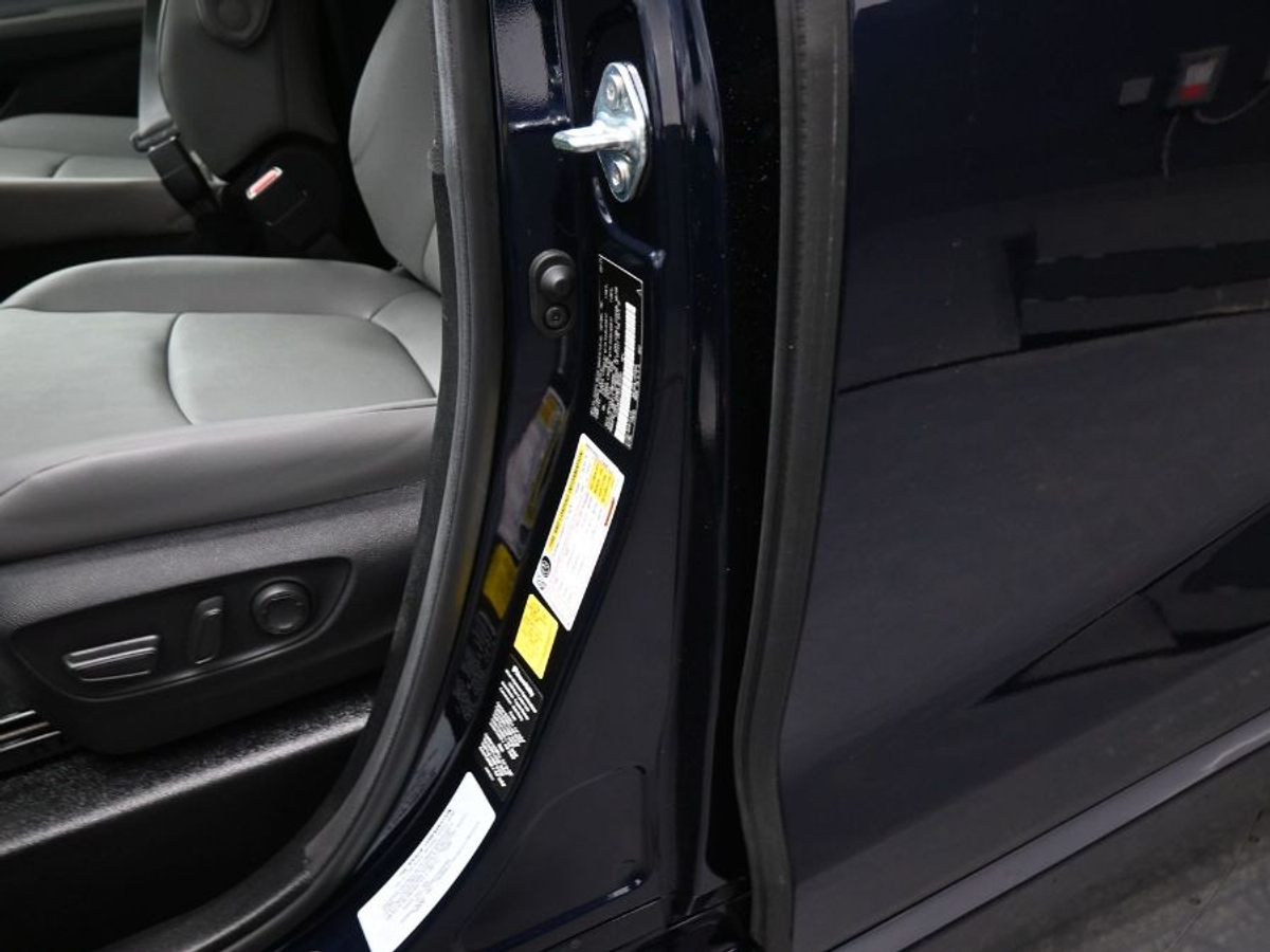 2025 TOYOTA SIENNA - Image 17