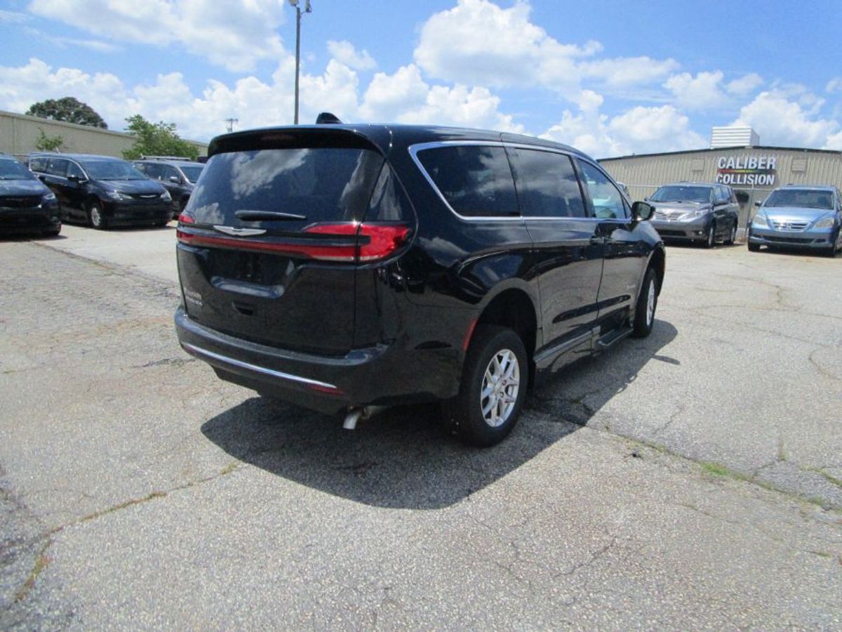 2025 CHRYSLER PACIFICA - Image 8