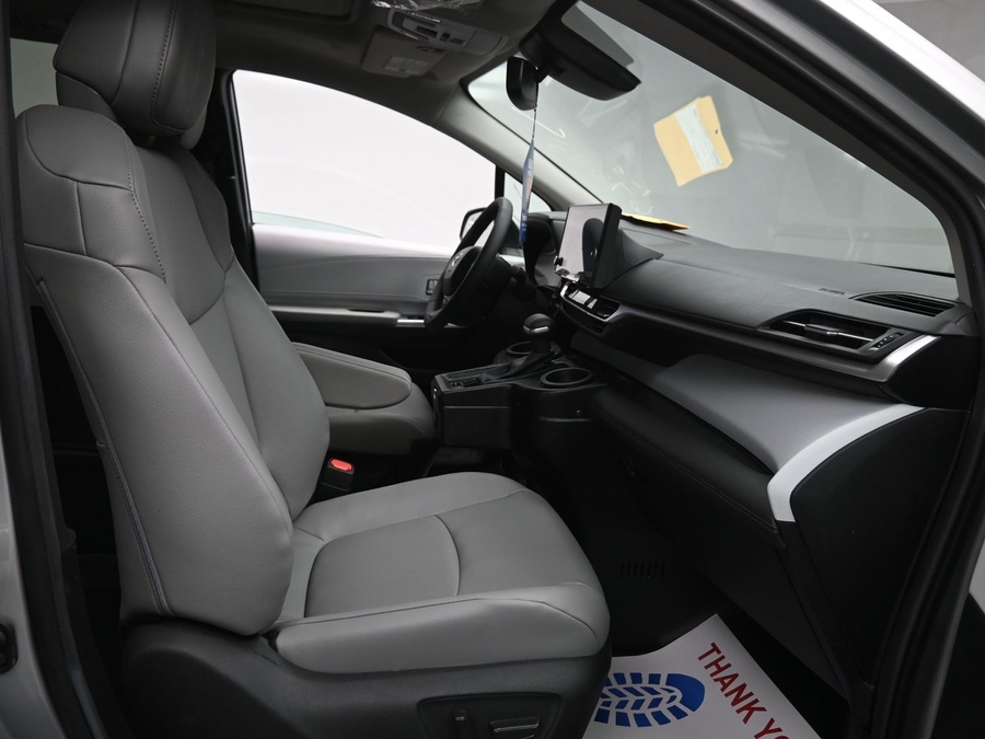 New 2025 Toyota Sienna Hybrid XLE Plus - BraunAbility Side Entry Entry Fold Out Automatic Ramp