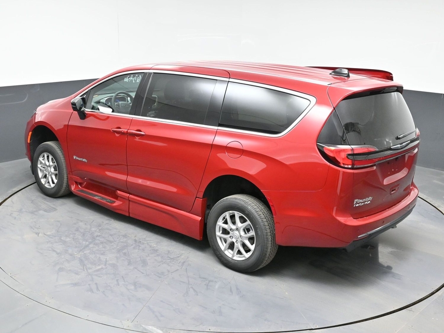 New 2026 Chrysler Pacifica Select Safety - BraunAbility Side Entry Fold Out Automatic Ramp